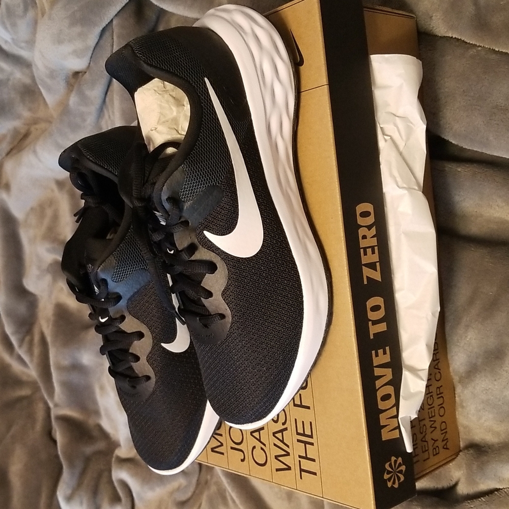 Womens Nike Revolution 6 shoes